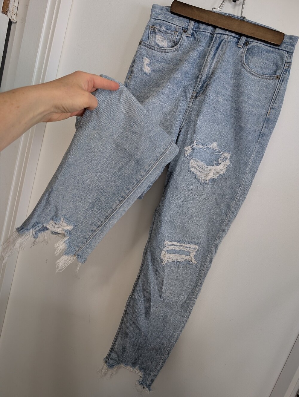 American Eagle 4 Curvy Mom Jean Light Blue Denim Rips Distressed Regular Jeans